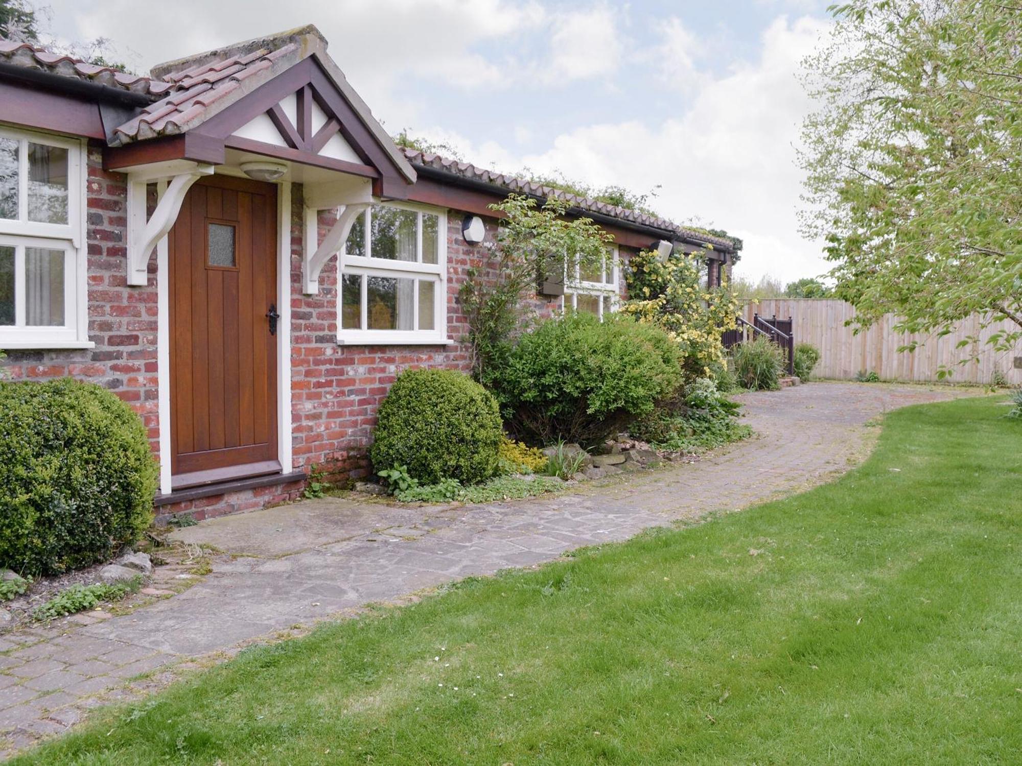 Walled Garden Lodge Ryehill Exteriör bild